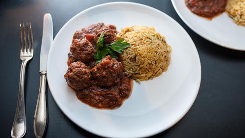 Lamm-Klößchen in Tomatensauce mit Reis