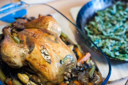 Mistkratzerle mit Pilzen und Spinatspatzen