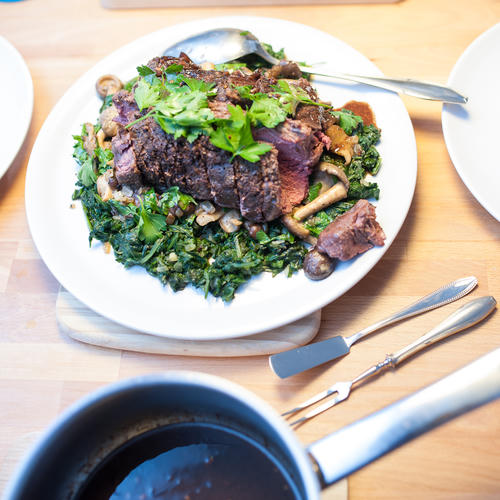 Rehrücken mit Pilzen und Spinat