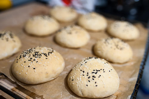 Burgerbrötchen mit Sauerteig