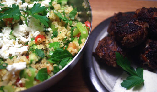 Aus Sultans Küchen - Köfte mit Feta und Bulgursalat